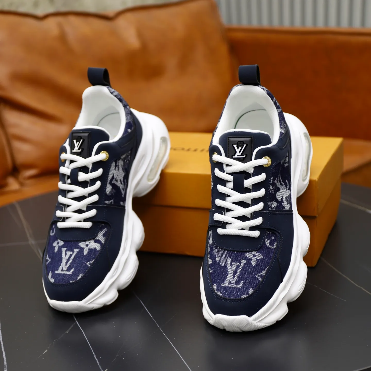 Ex-factory price: 462💰🙅‍♂️🙅‍♂️🙅‍♂️ Brand: Louis Vuitton Standard code: 38-44 (45 customized) Grade: Same as the official website Material: Original cowhide splicing fabric Comfortable and breathable lining Lightweight, soft and wear-resistant outsole Style category: Men's fashionable casual shoes Running sneakers Distinguished luxury brand elements Top luxury Color: actual picture color